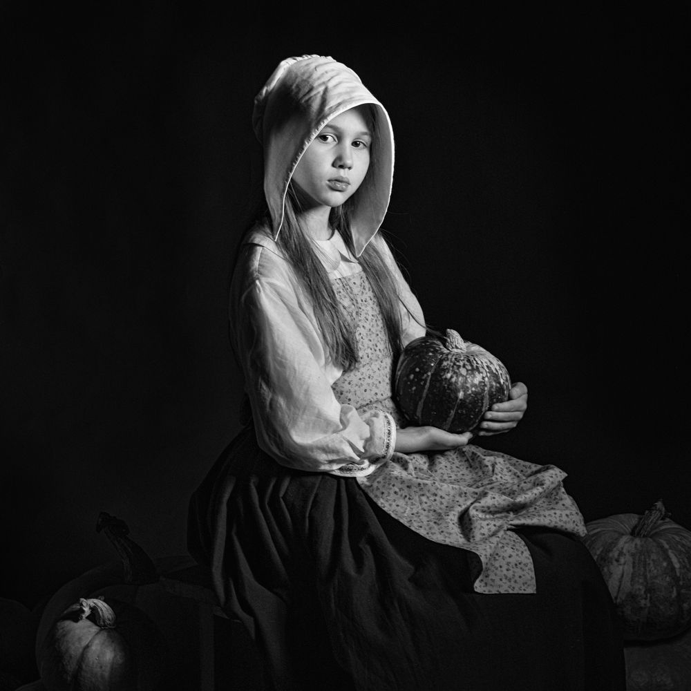 Девочка с тыквами