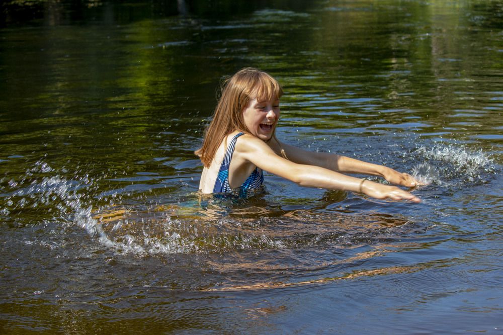 а водичка-то прохладная!