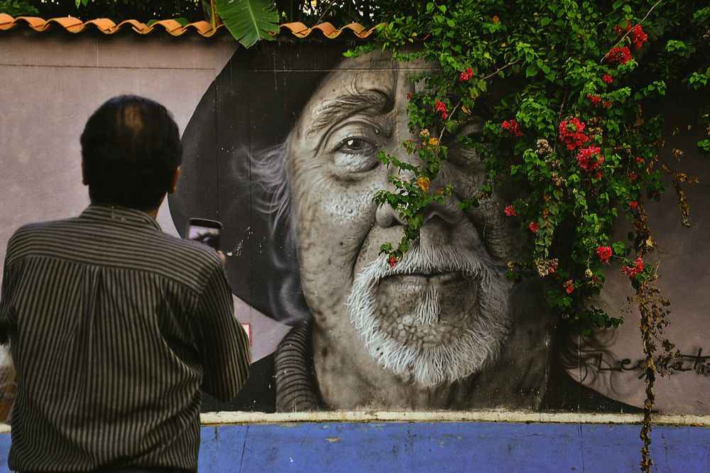 The looking* (Leo Matiz)