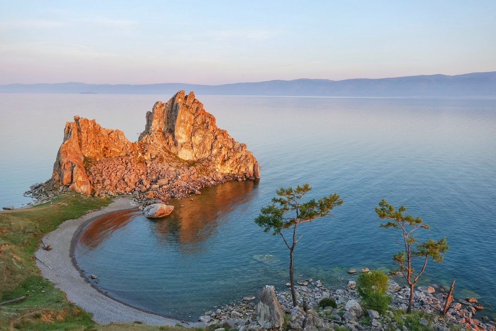 Мыс Бурхан, скала Шаманка