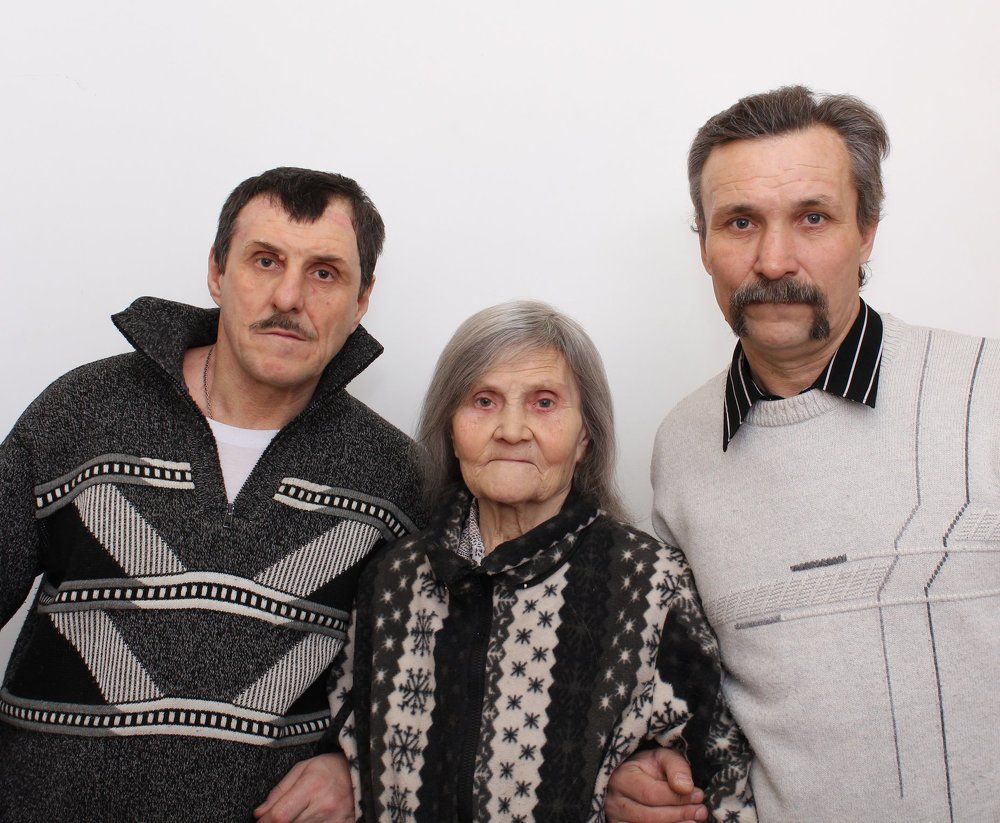 Мама ,брат и я .