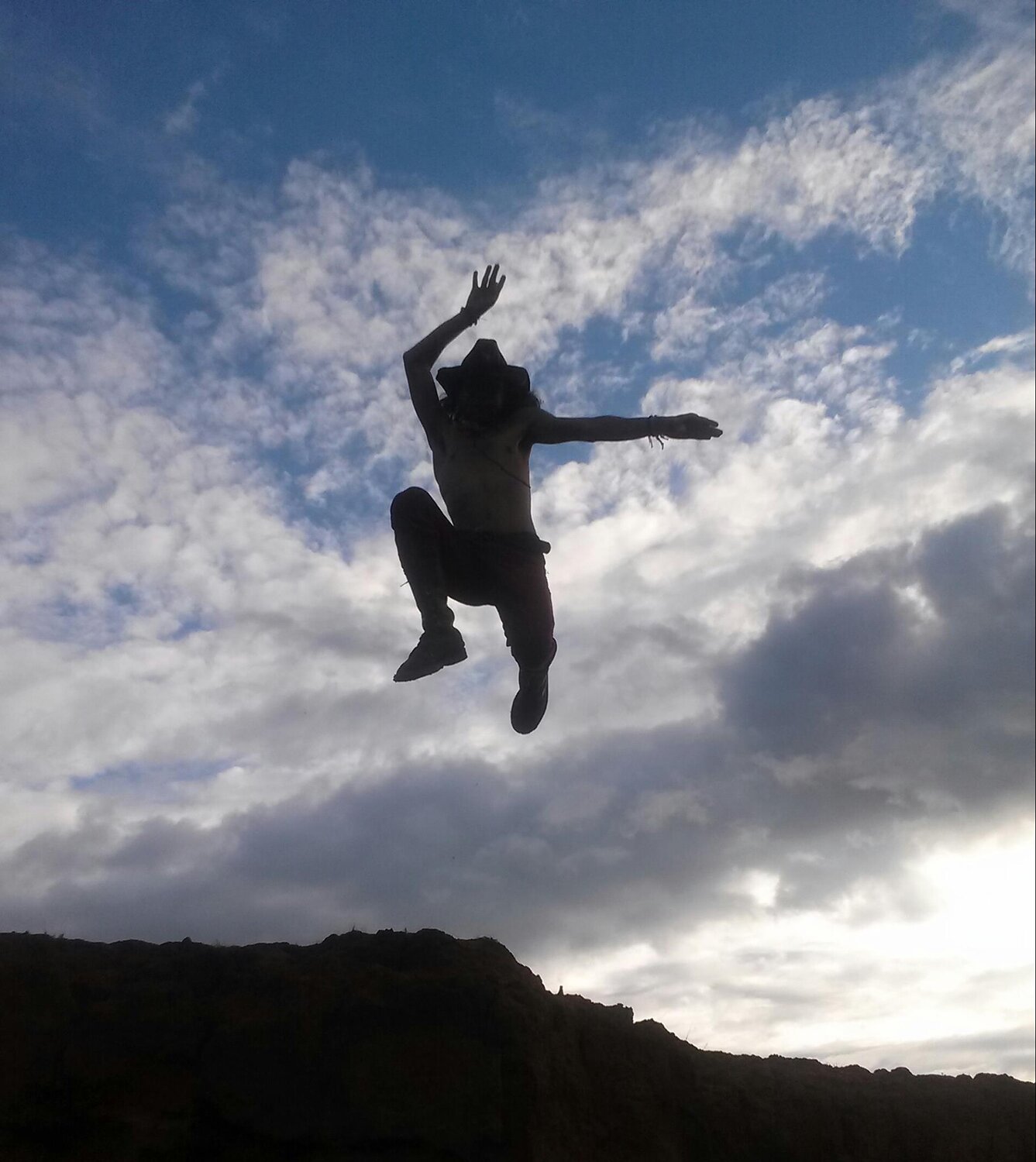 Vaquero danza al atardecer