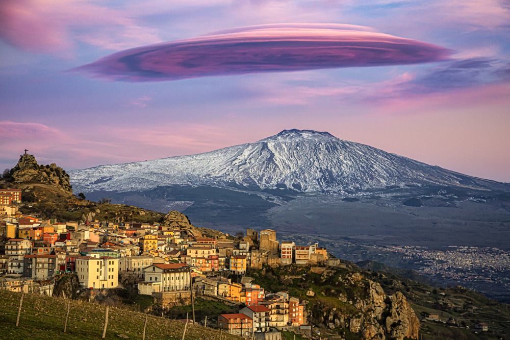Enorme Nube lenticolare sull'Etna