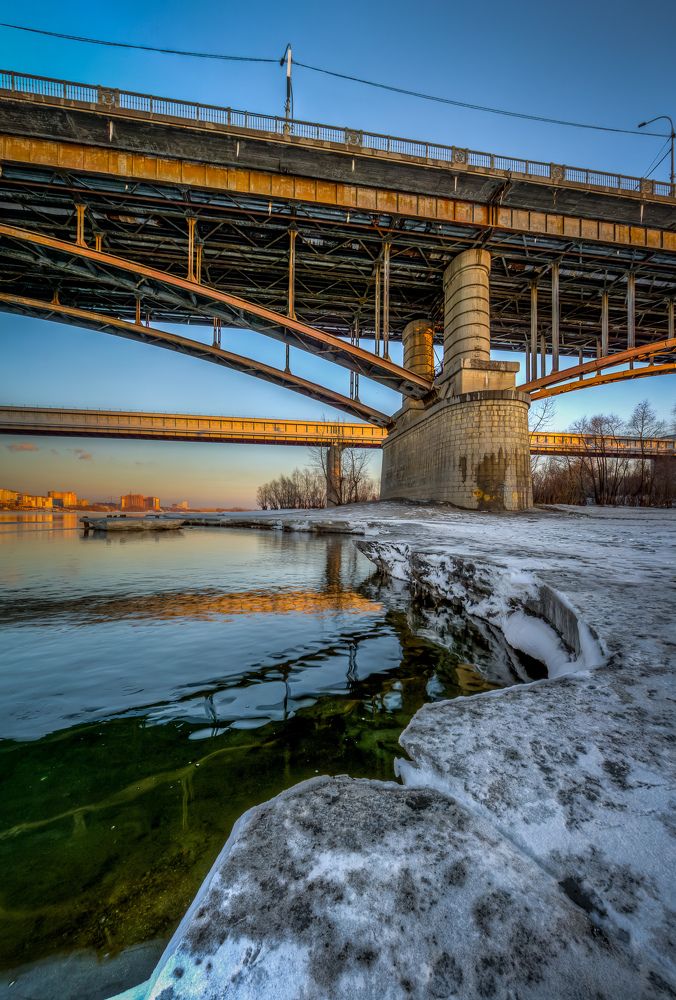 Коммунальный мост, и черный лед