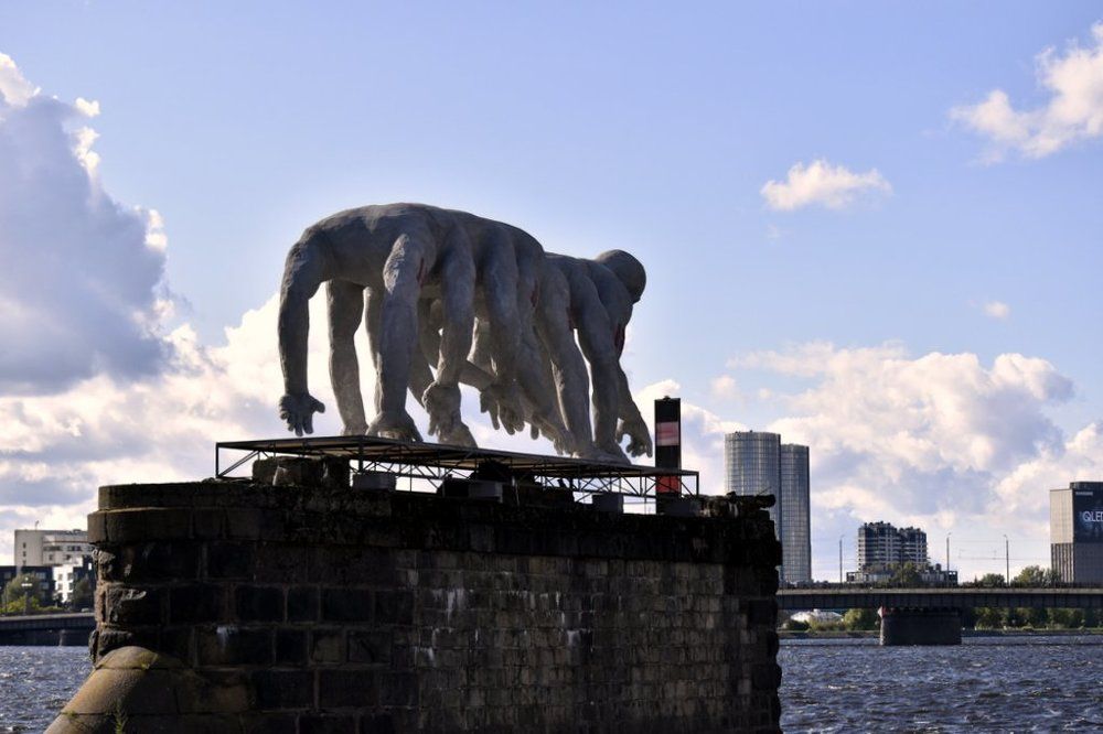 Скульптура "Homo Democraticus"