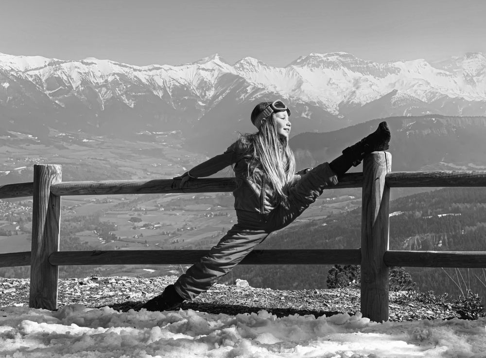 Гимнастка и в горах - гимнастка ))