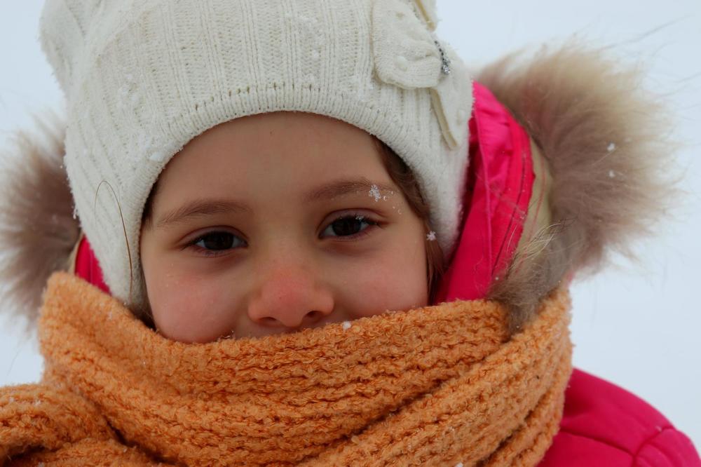 На ресницы ложатся снежинки ...