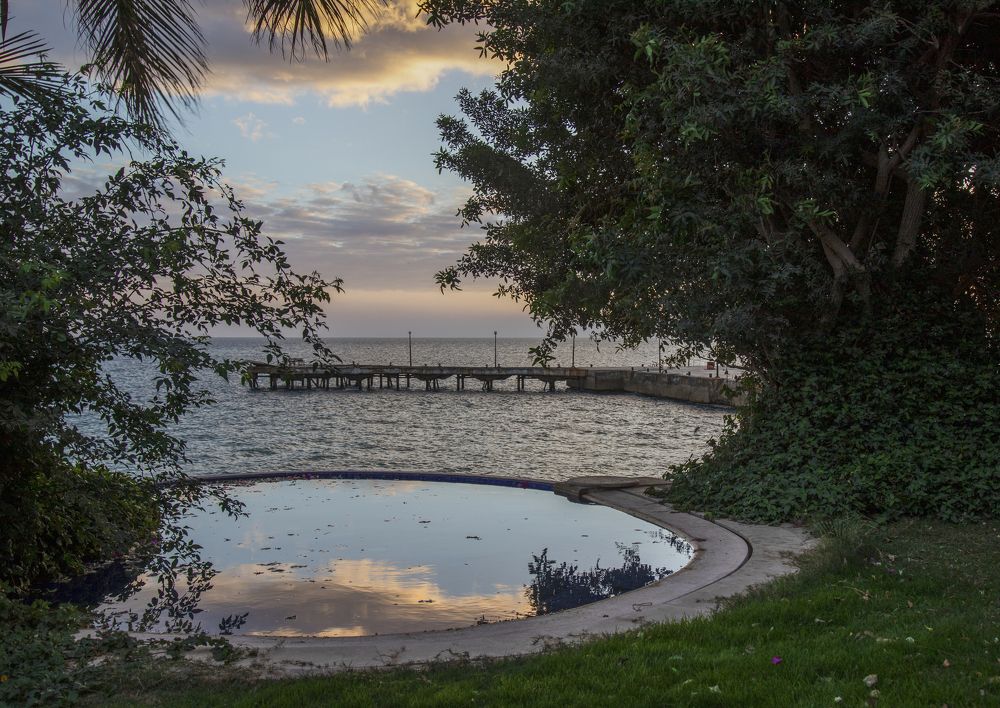 Jacuzzi cloud reflection