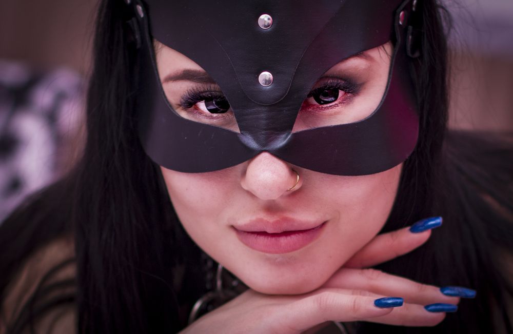 Эти глаза напротив...