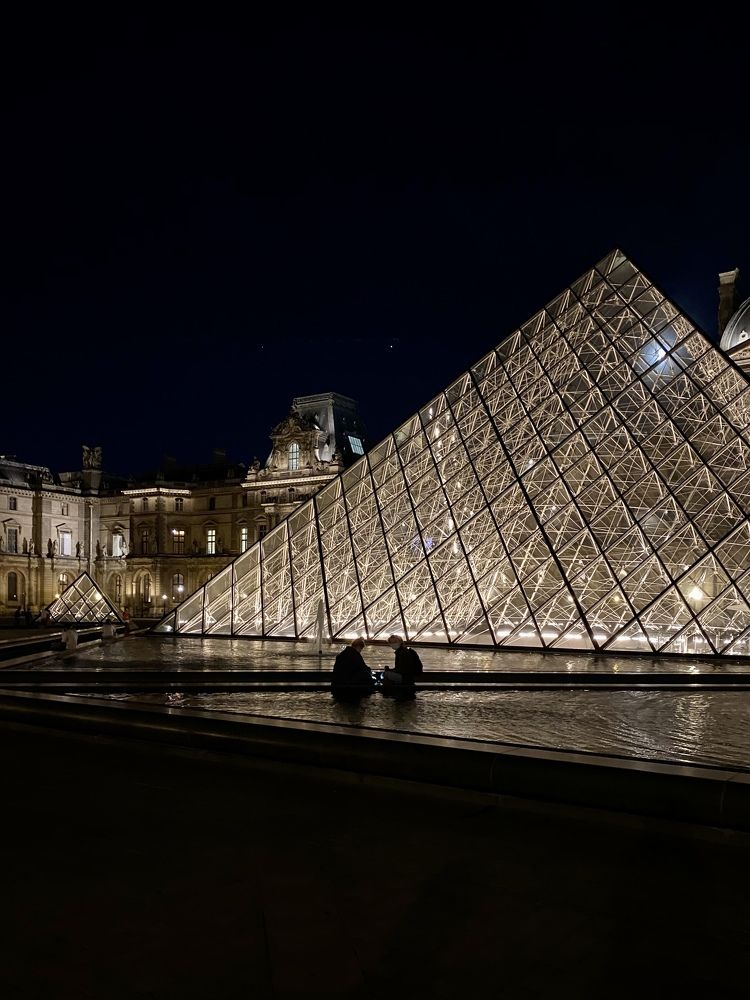 ТHE LOUVRE MUSEUM
