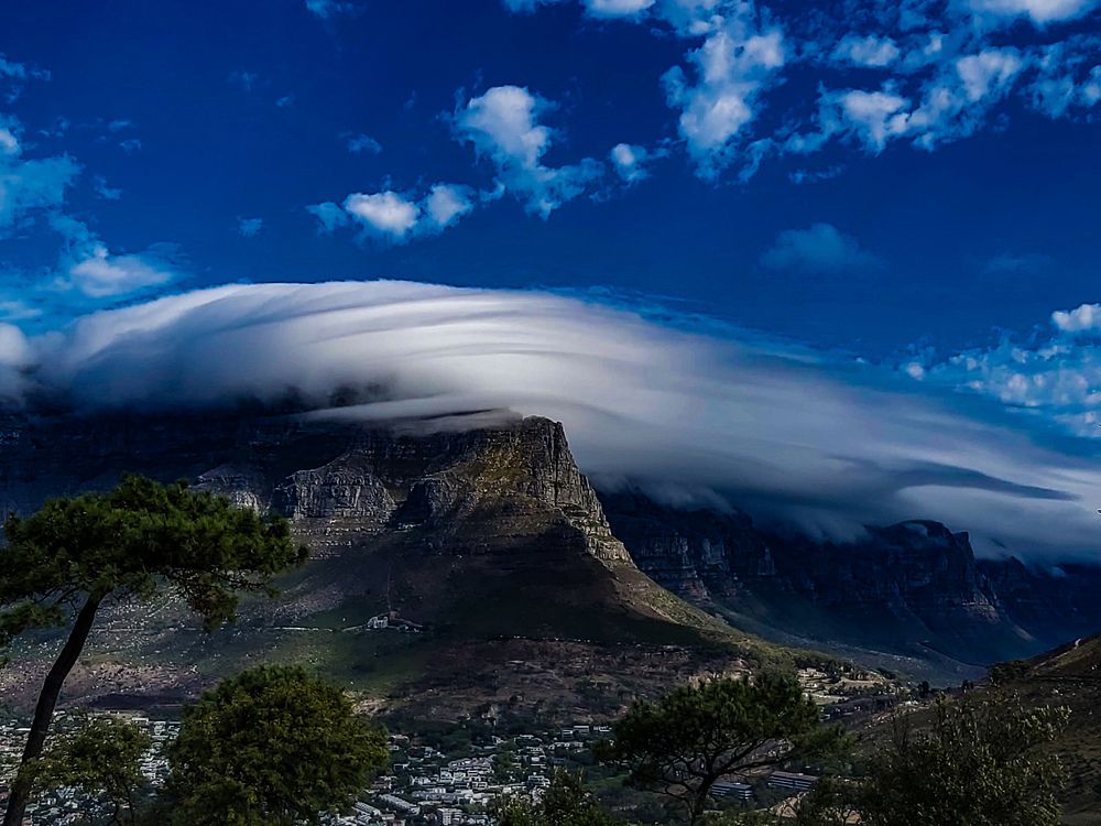 Lenties over Table Mountain
