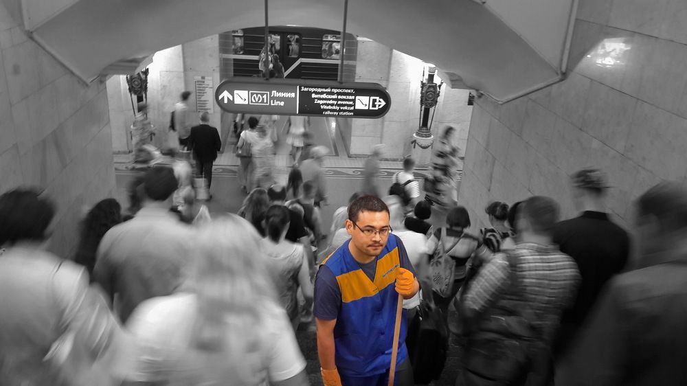 Проходящие мимо тени.