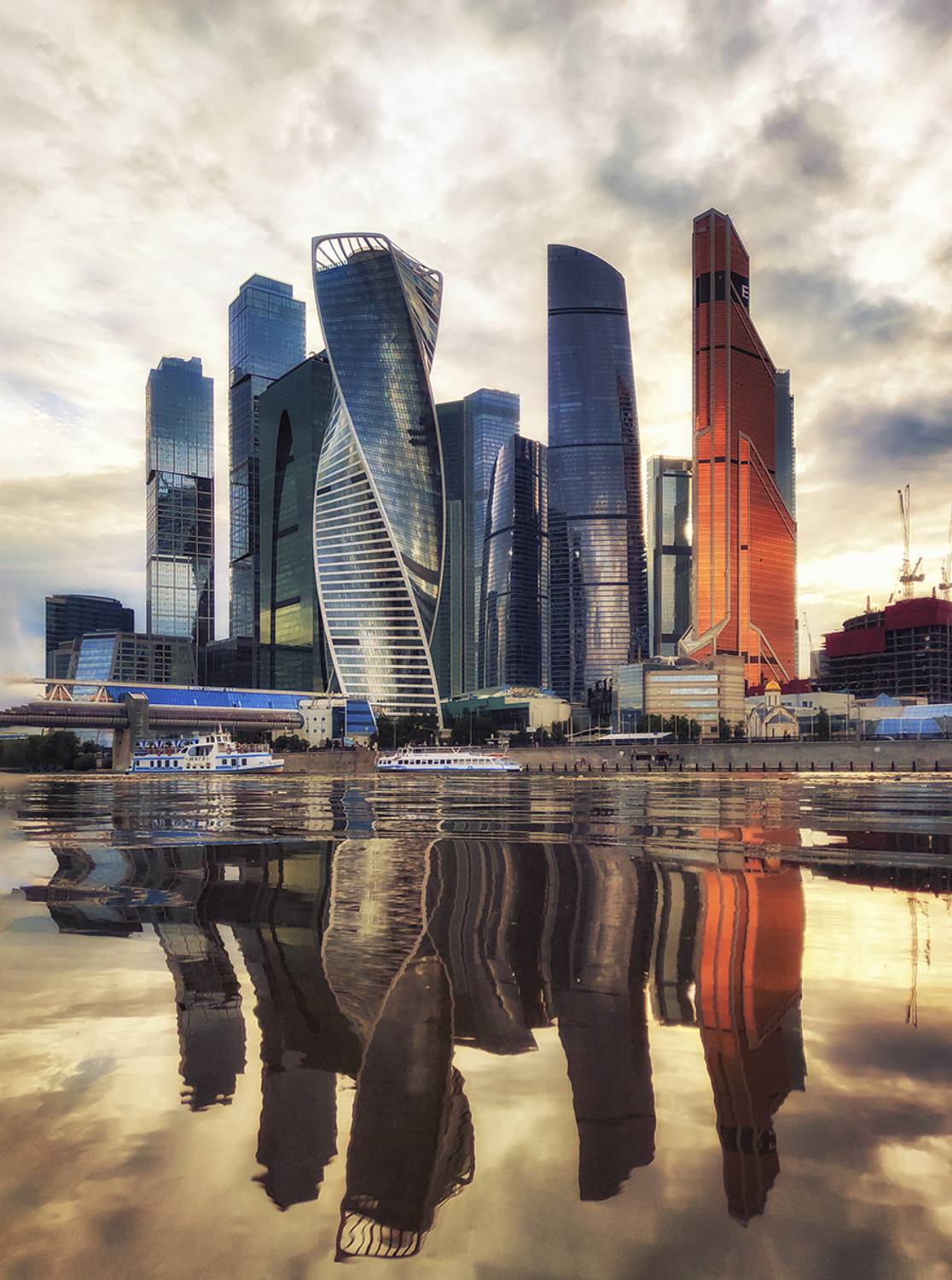в отражении