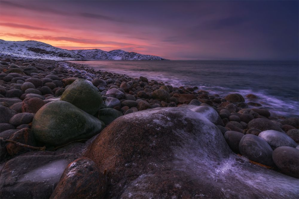 Береговая линия из гигантских валунов