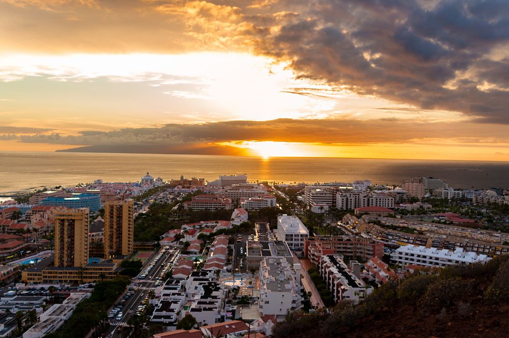Atardecer frente a la isla La Gomera