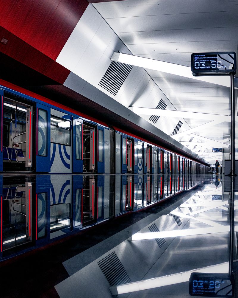 Метро Стахановская