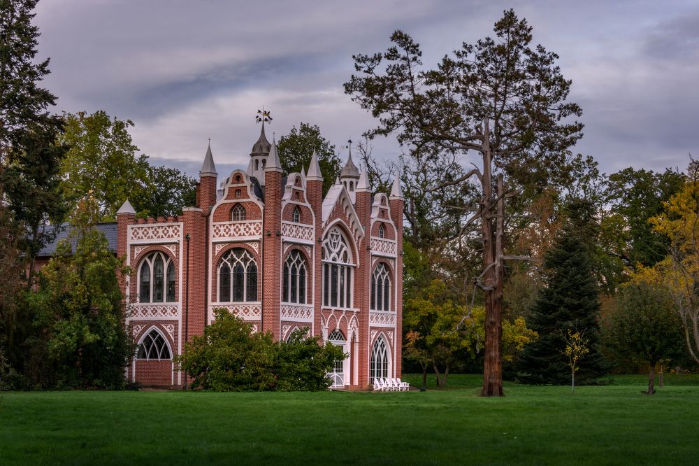 Готический замок