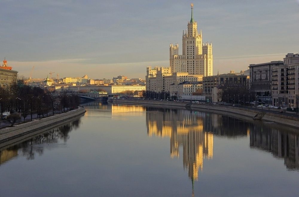 В зеркале реки...