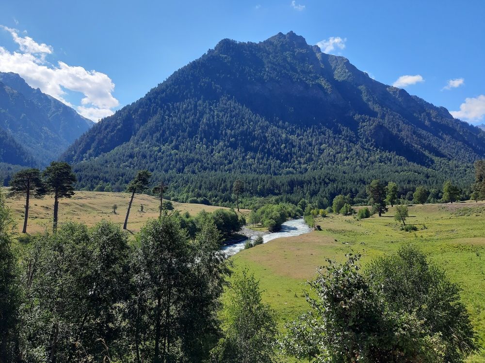 Долина р. Аксаут.