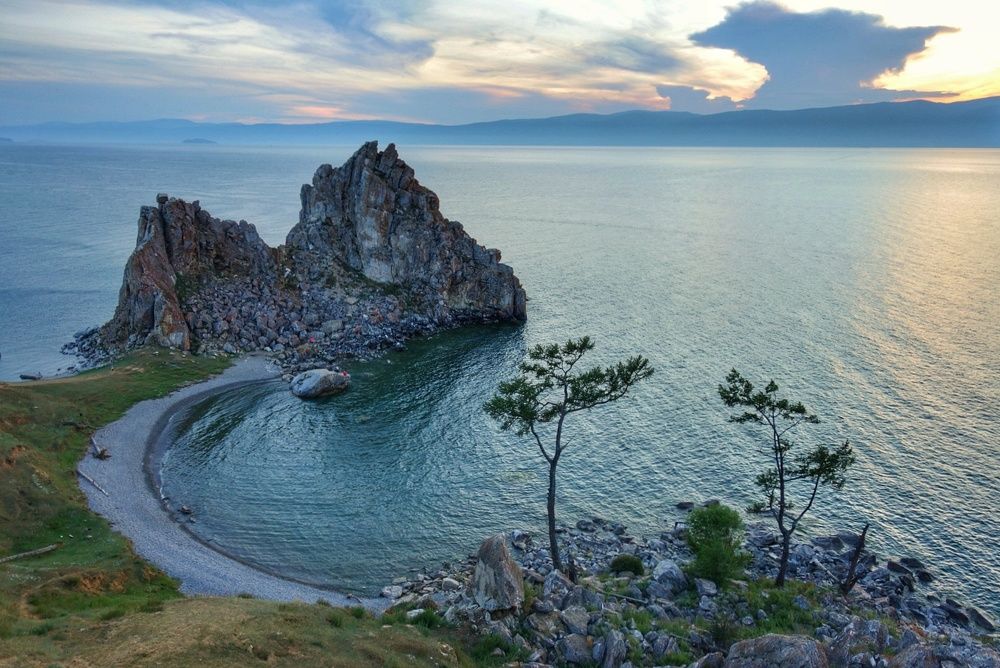 Мыс Бурхан, скала Шаманка