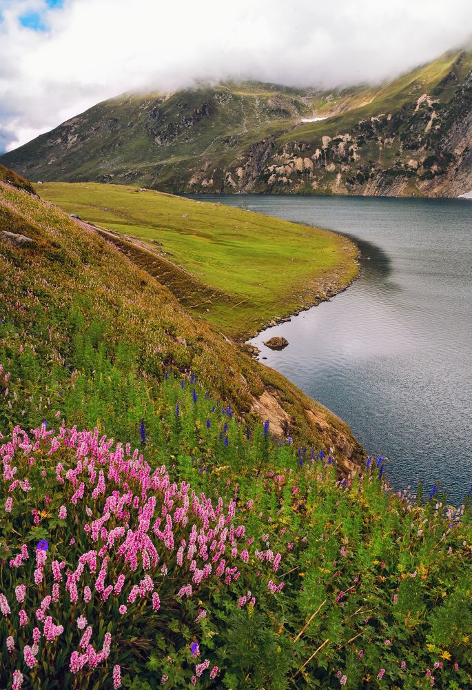 Ratti Galli lake