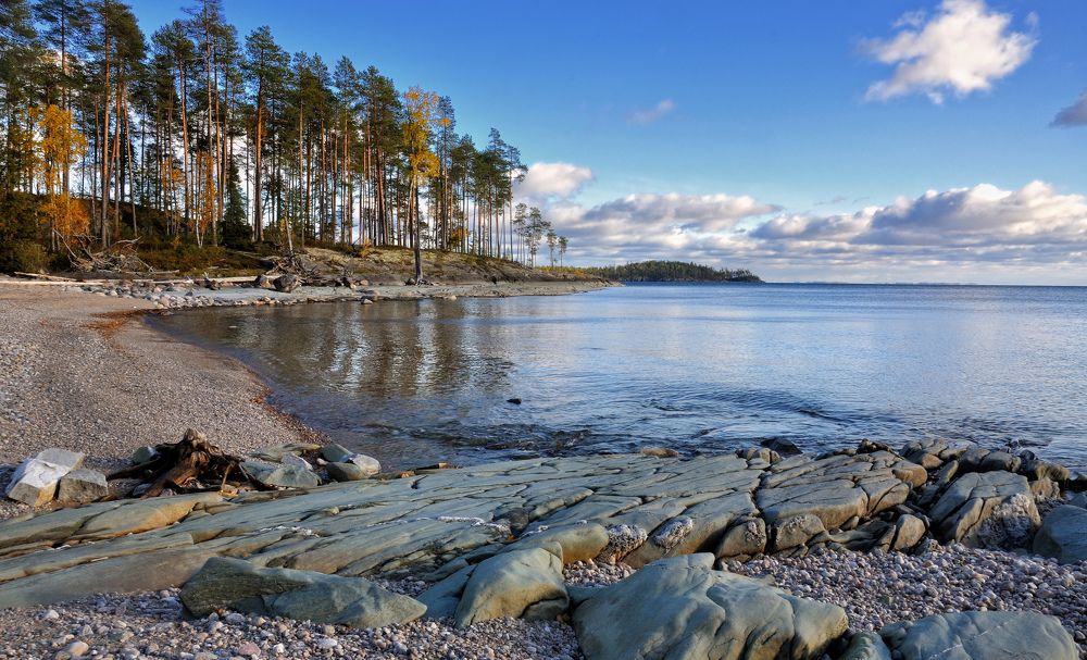 На берегу карельского озера.