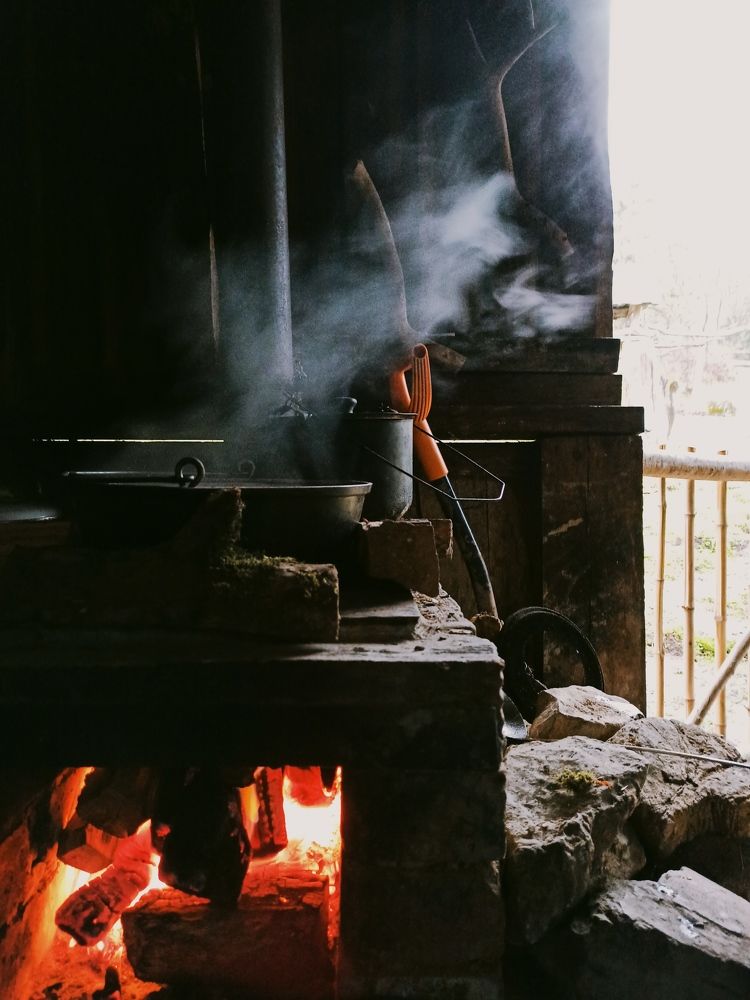 At the stove. У печи. Redmi note 8pro