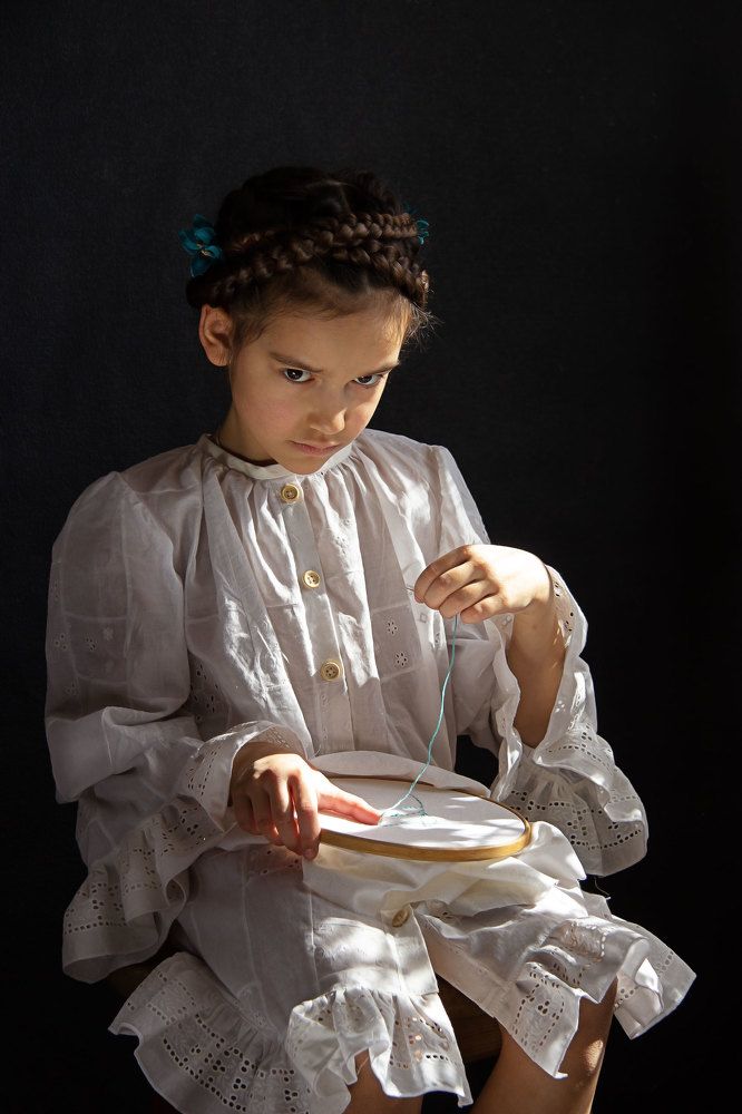 Вышивальщица