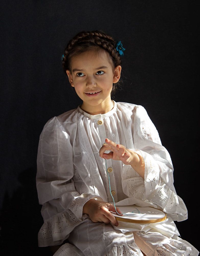 Вышивальщица