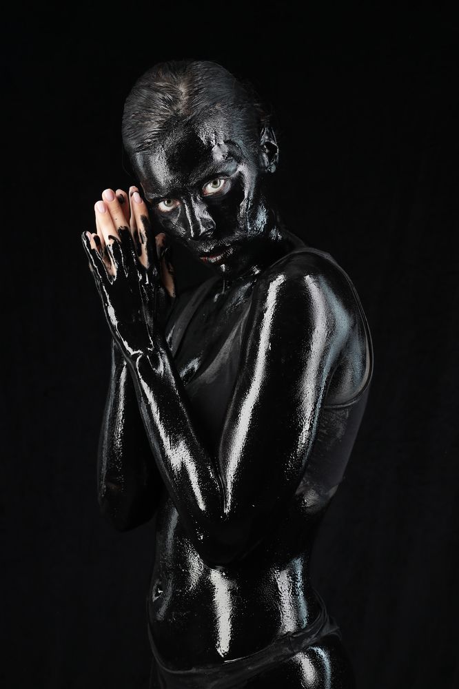 Черное на черном