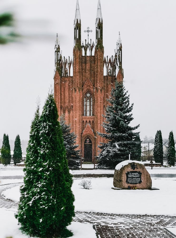 The magnificence of an ancient temple through the lens of a modern mobile phone