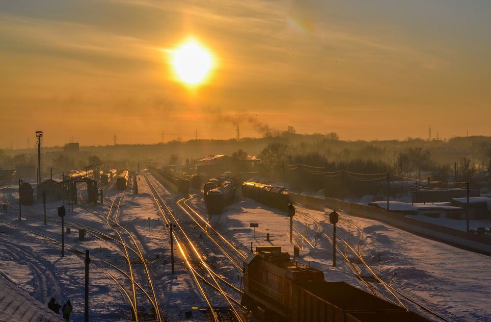 Закат. Вокзал.