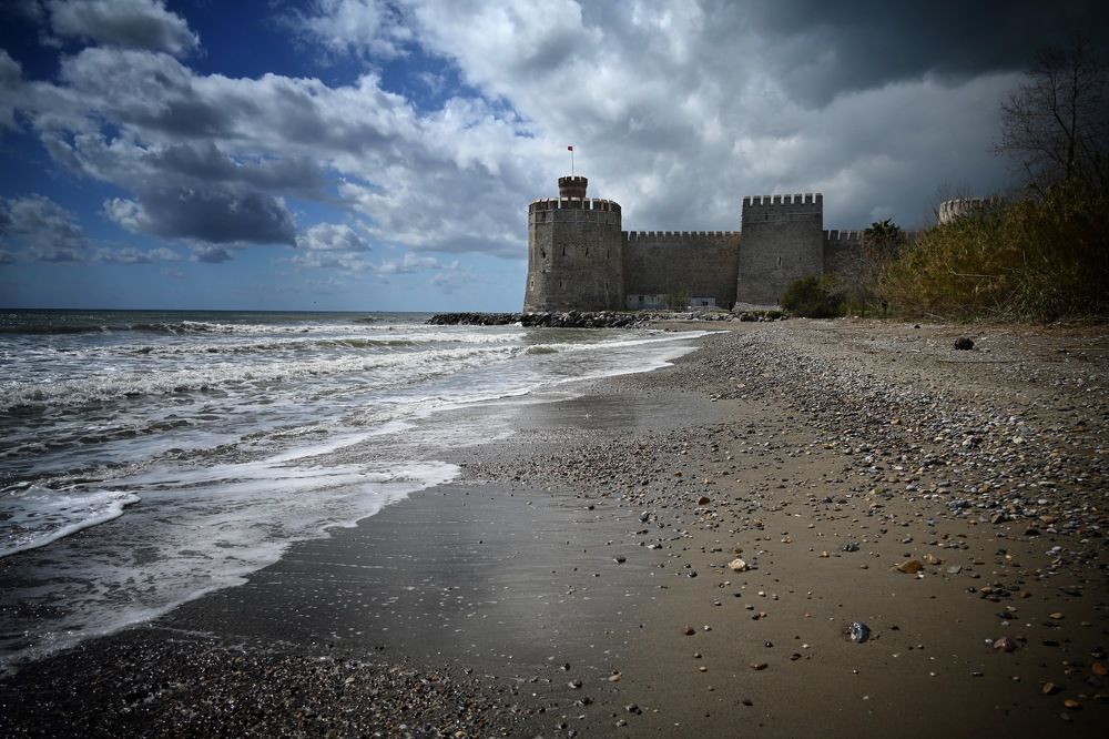 Крепость на берегу моря