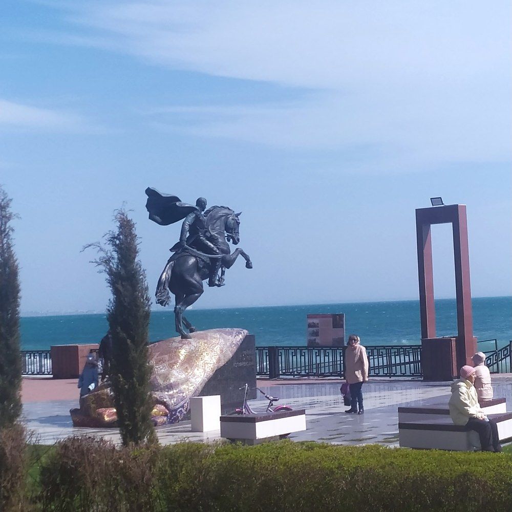 Памятник П. С. Котляревскому.