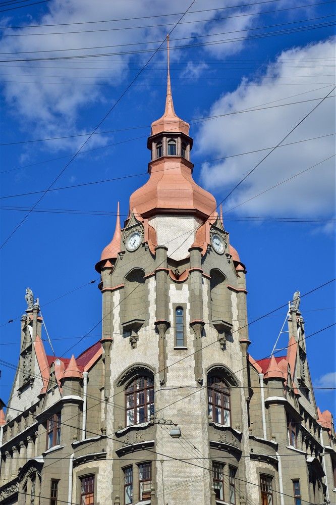 Старинное здание в Санкт-Петербурге.