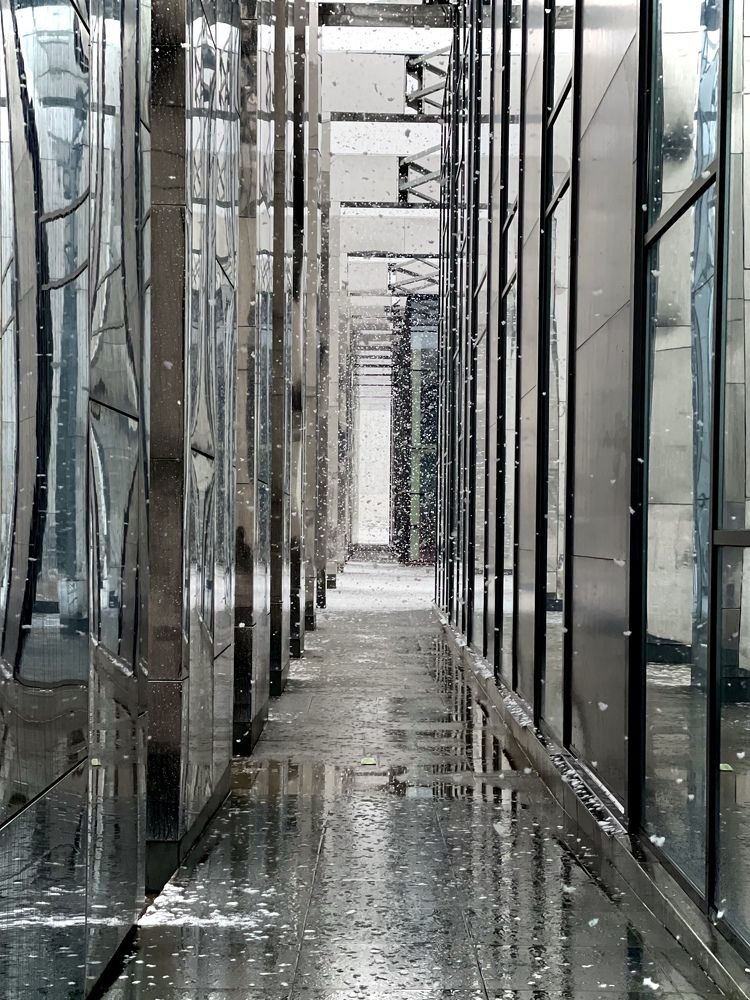 Зазеркалье.