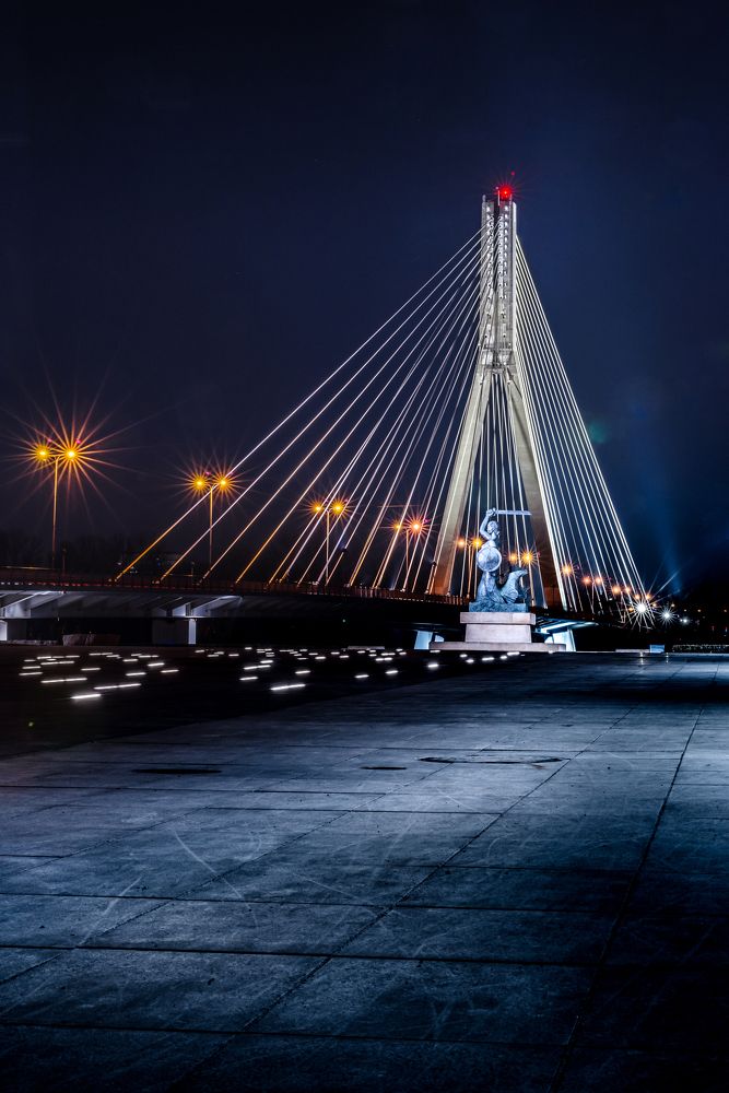 Warsaw Mermaid at night