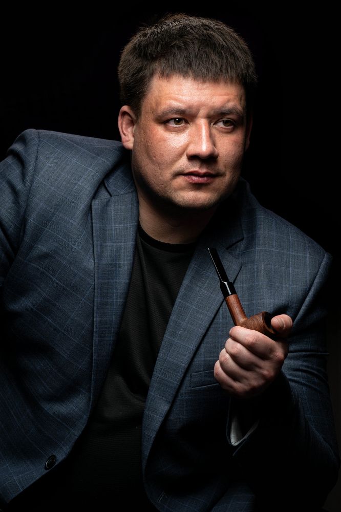 Мужчина с трубкой.