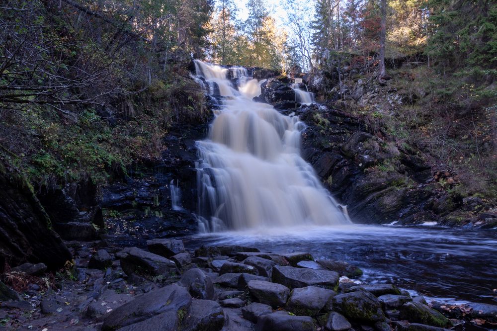 Водопад Белые мосты в Карелии