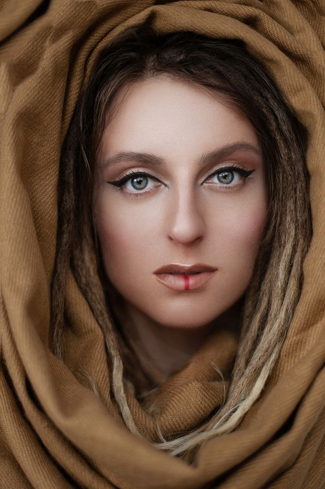 Девушка Песчаная буря