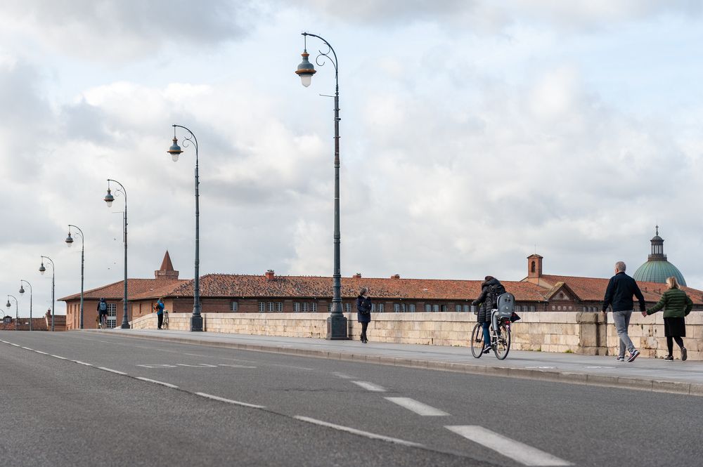 Мост в Тулузе на реке Гаронна