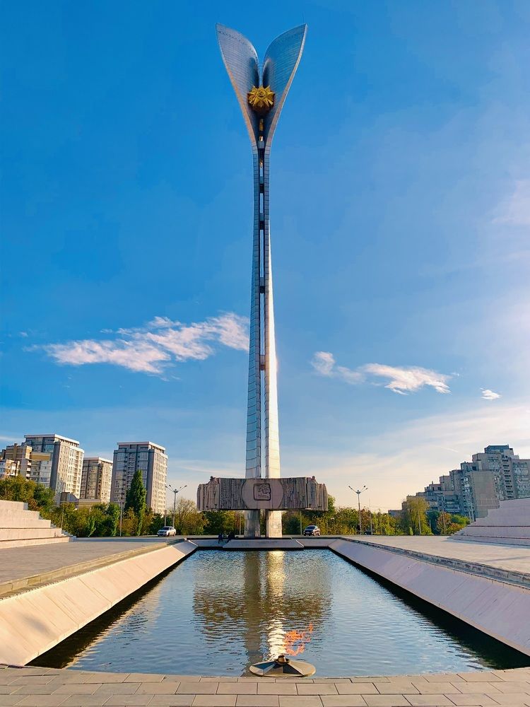 Памятник-стела «Освободителям Ростова»