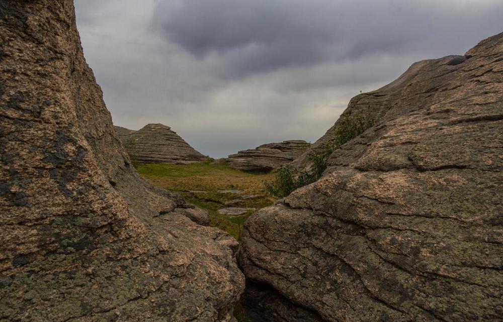Каменные палаткина озере Большие Аллаки.