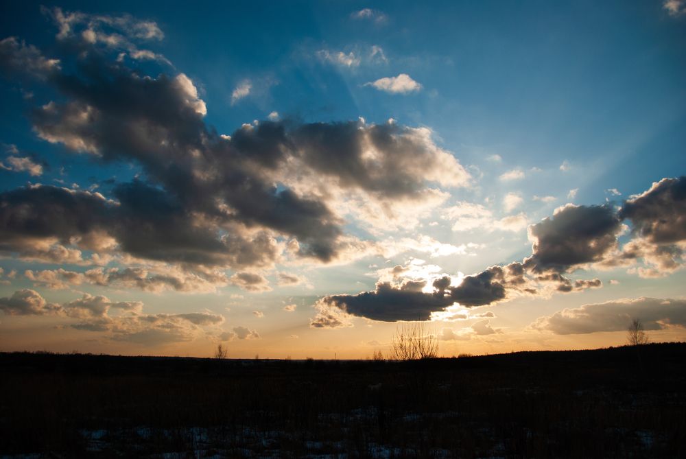 Закат в поле.