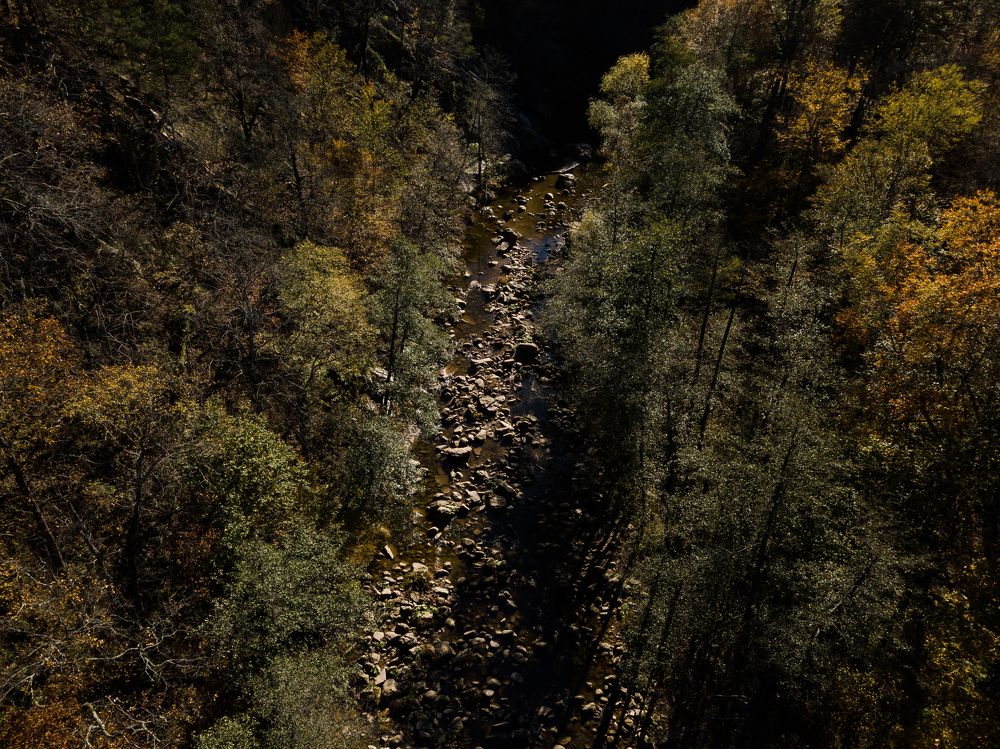 Горная речка у подножия хребта Карабет