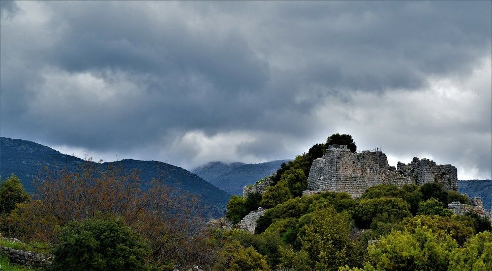 Castle of the Large Cliff.