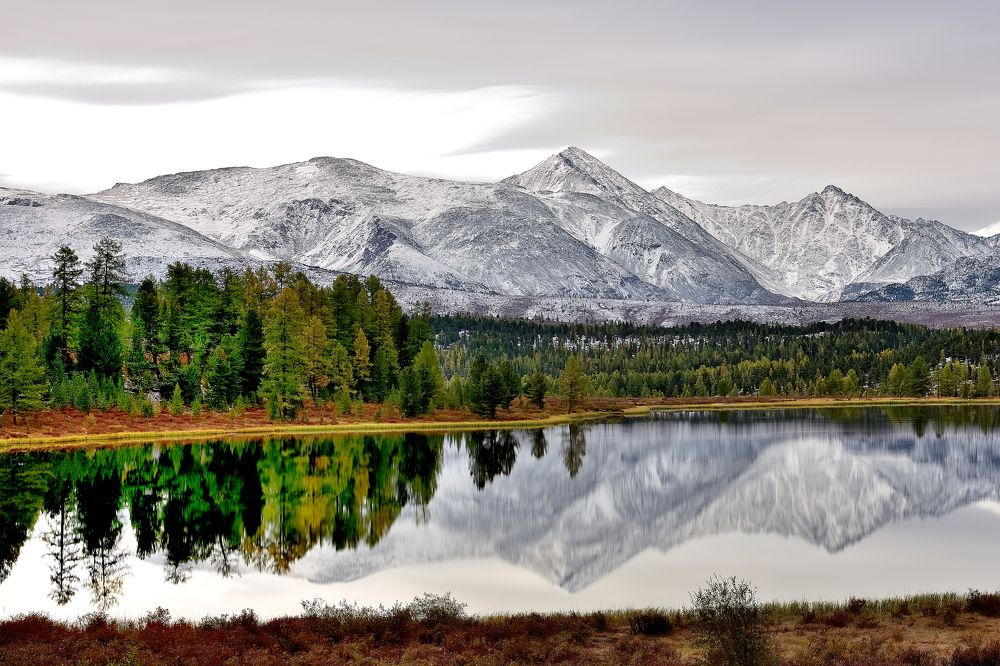 Утро горного озера