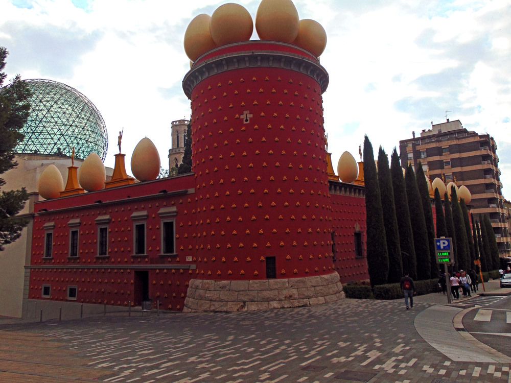 Театр музей Сальвадора Дали.