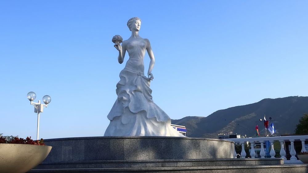 Памятнтк Невесте, г. Геленджик