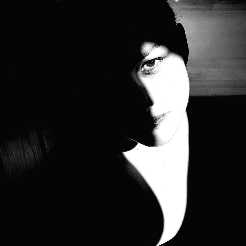 В тени дома